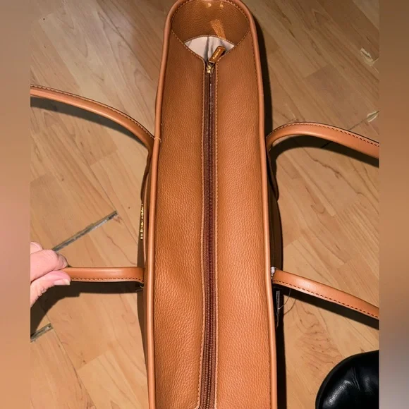 Michael Kors purse - Picture 4 of 6